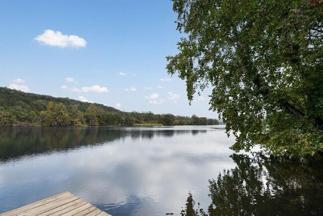 Building Photo - 10810 River Terrace Cir