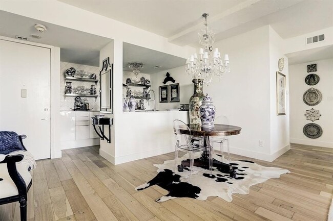 Building Photo - 3600 Montrose-ID009.2