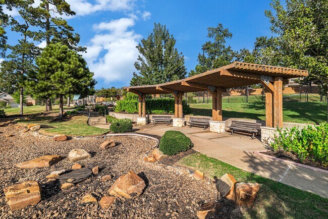 Building Photo - 6107 White Spruce Dr