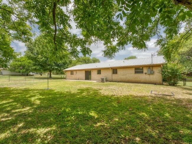 Building Photo - 207 McGee Trail