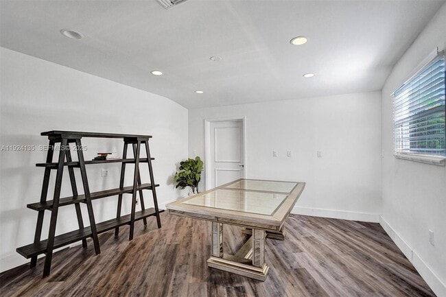 Building Photo - 2106 NE 16th Ave