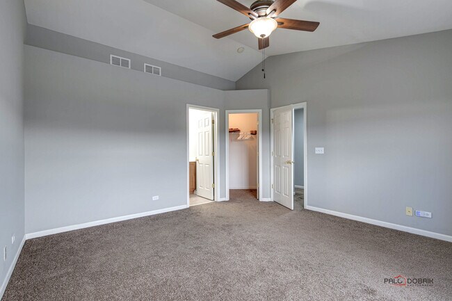 Building Photo - 921 Summit Creek Dr