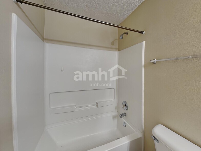 Building Photo - 2170 Bridlewood Dr