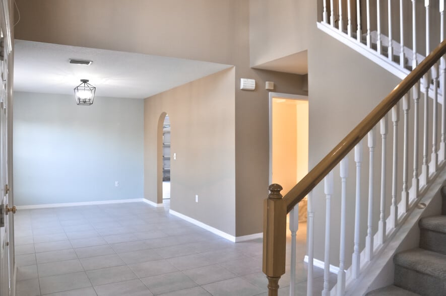 Building Photo - 5855 Orangewood Ln