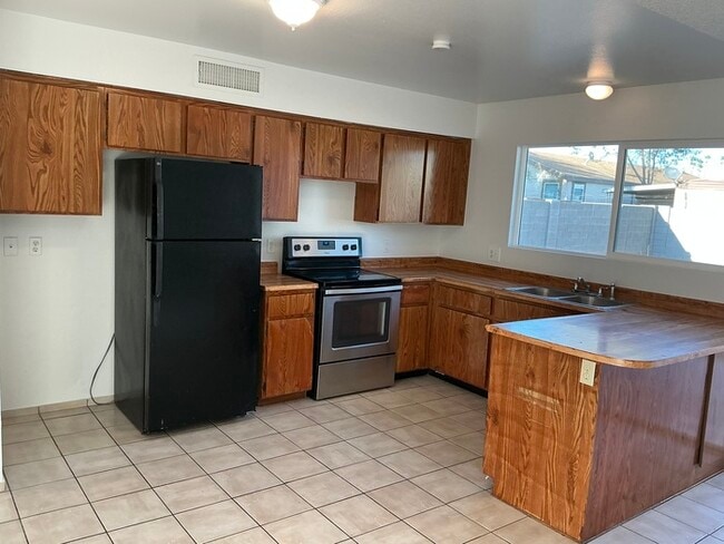 Building Photo - 513 N 69th Ave