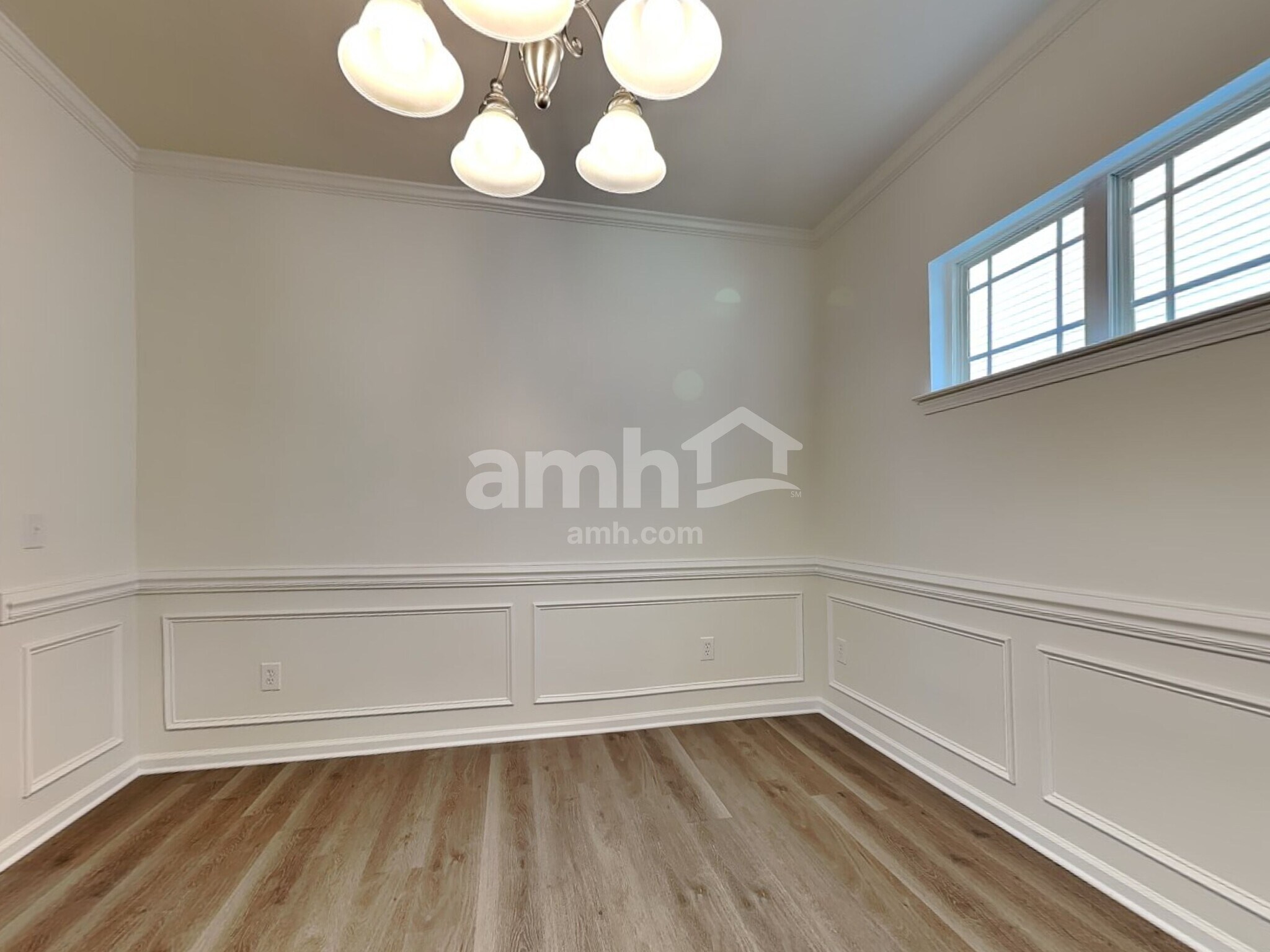 Building Photo - 220 Summer Hill Way
