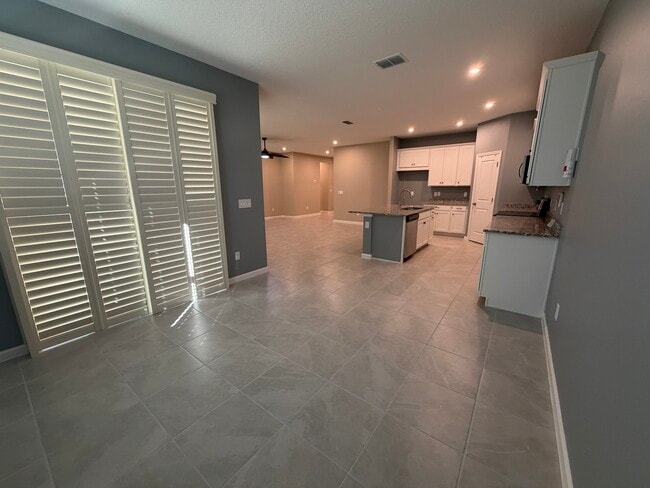 Building Photo - 882 Asterfield Ln