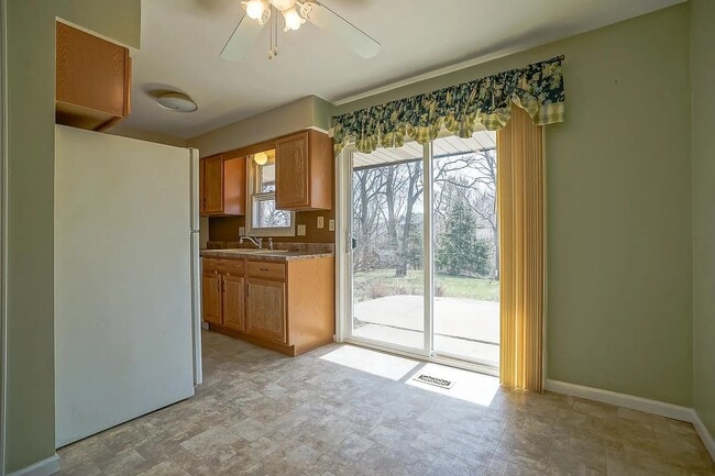 Building Photo - 1726-1728 W Blue Spruce Court