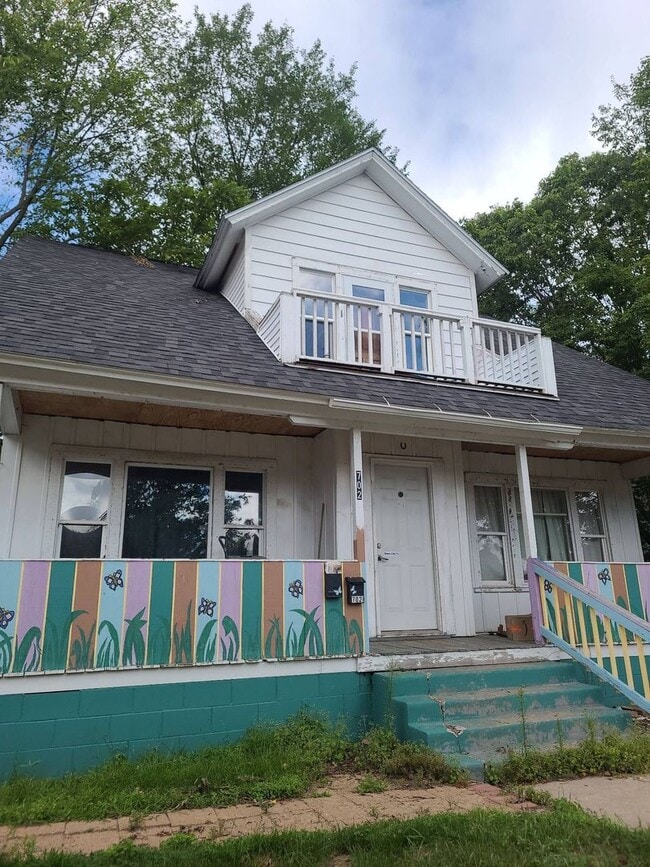 Building Photo - 702 S 6th Ave