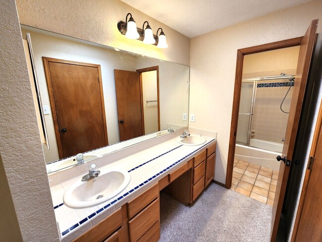 Building Photo - 2050 Pinecone Way