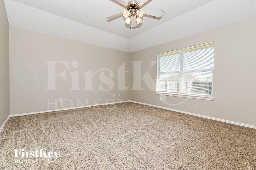 Building Photo - 1818 Willowbrook Dr