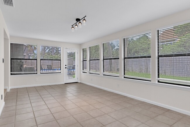 Building Photo - 967 Grand Canal St