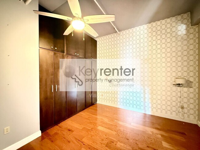 Building Photo - 1301 Market St