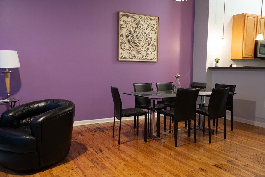 Building Photo - 624 E Walnut St