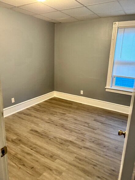 Building Photo - 18 John St