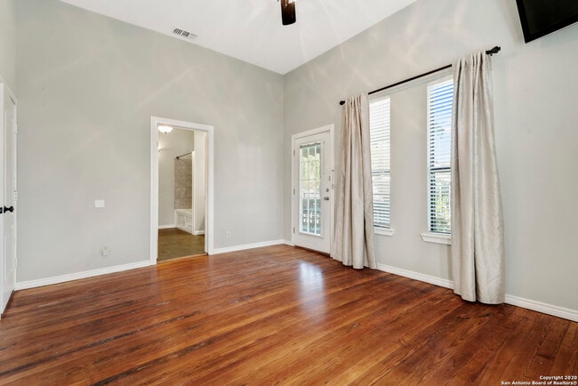 PRIMARY ROOM - 321 Grove Ave