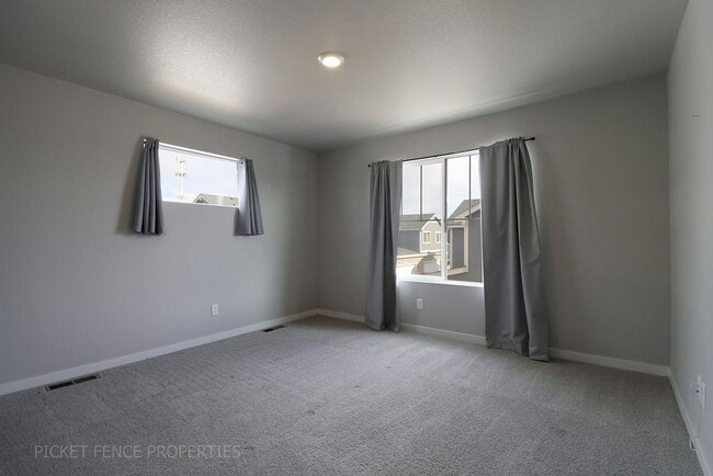 Building Photo - New Townhome in Downtown Johnstown