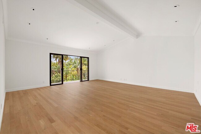 Building Photo - 1121 La Collina Dr