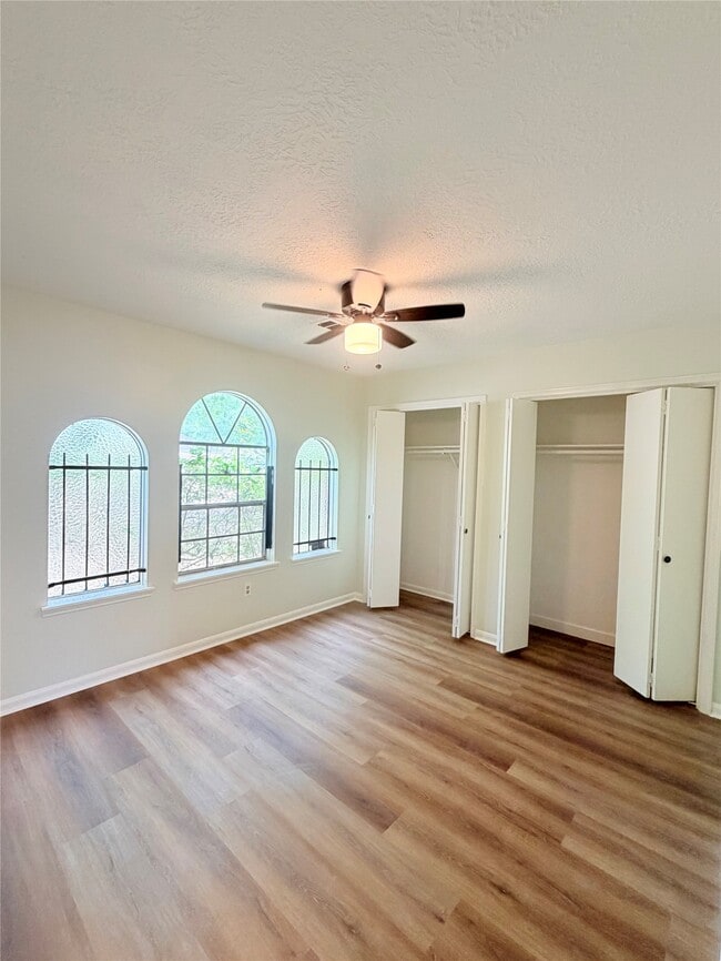 Building Photo - 4410 Longhorn Dr