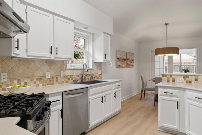 Building Photo - 8104 Doe Meadow Dr