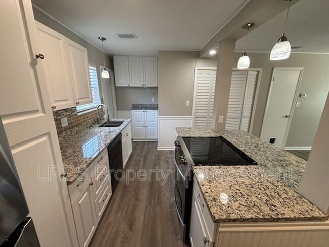 Building Photo - 517 Carambola Ave