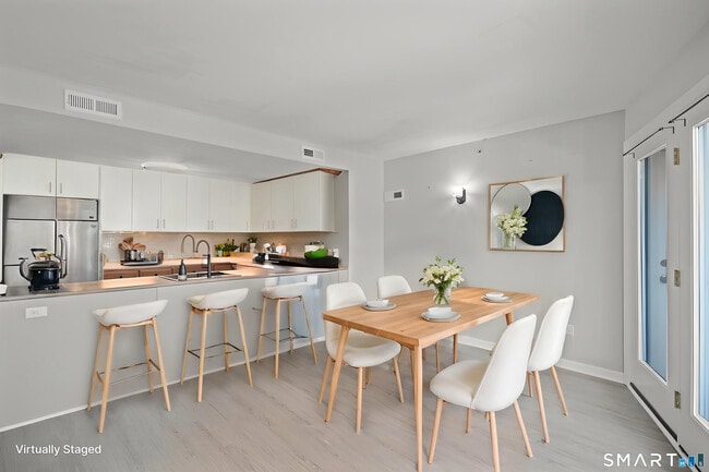 Building Photo - 3250 Fairfield Ave