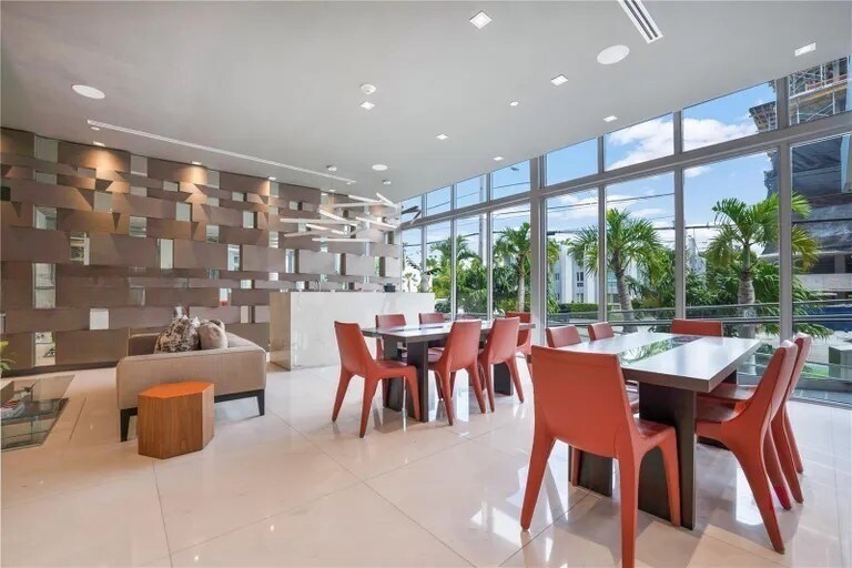 Building Photo - 9940 W Bay Harbor Dr