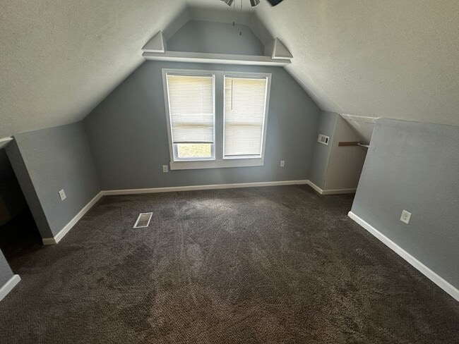 Building Photo - 215 E Cherry St