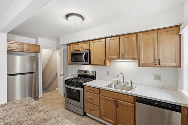 Building Photo - Cozy 2 Bedroom House Available Now!