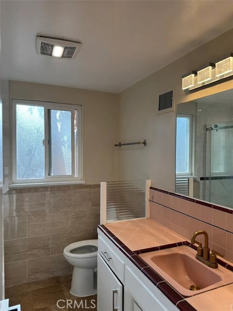 Building Photo - 517 Peachtree Ln