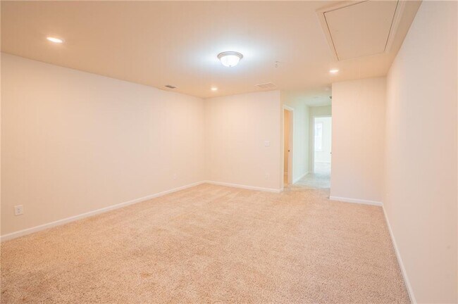 Building Photo - 1060 Sunny Lk Dr