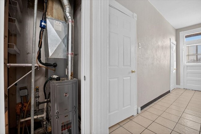 Building Photo - South Side Star