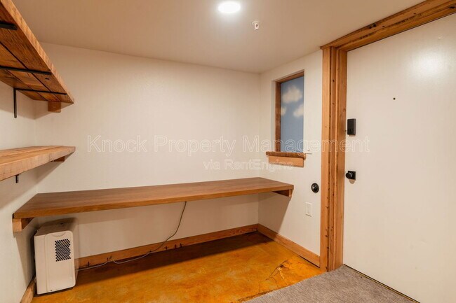 Building Photo - 1815 NW Hoyt St