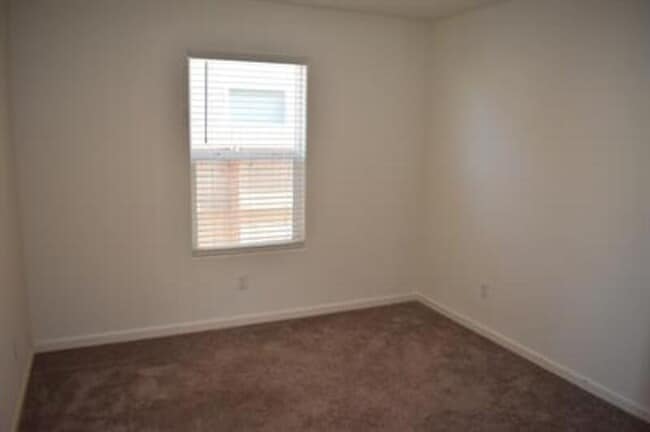Building Photo - 686 Keenan Ct