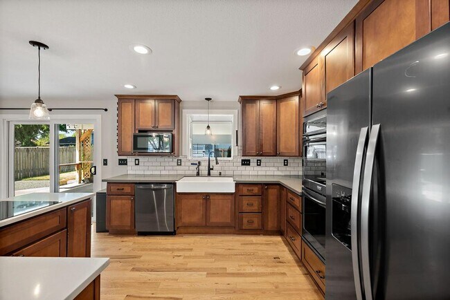 Building Photo - Beautiful Steilacoom Home with Private ADU, Covered Patio, Bonus Gym & A/C!