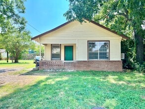 Building Photo - 521 W Collins St