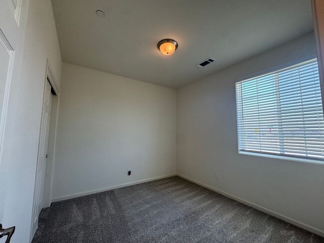 Building Photo - 13333 Peach St