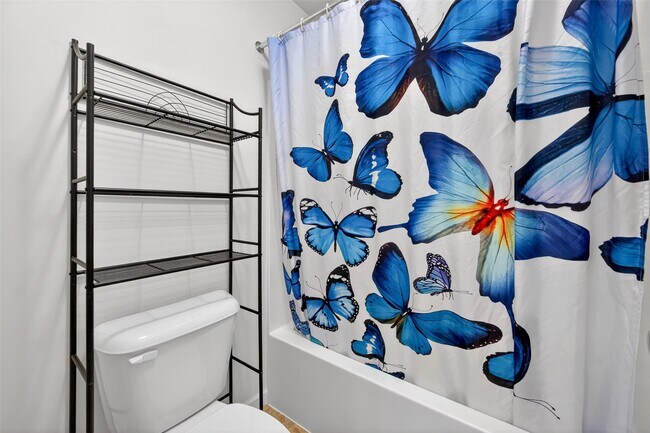 Building Photo - 3501 Charlestowne Crossing Dr