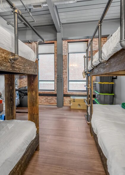 Building Photo - 515 W Main St