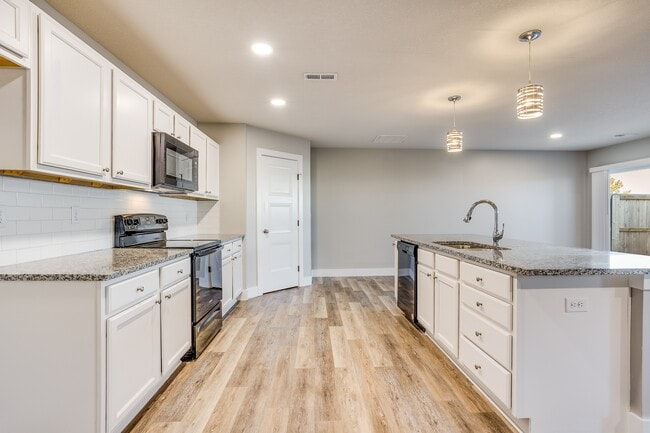 Building Photo - 8843 W Haylee St