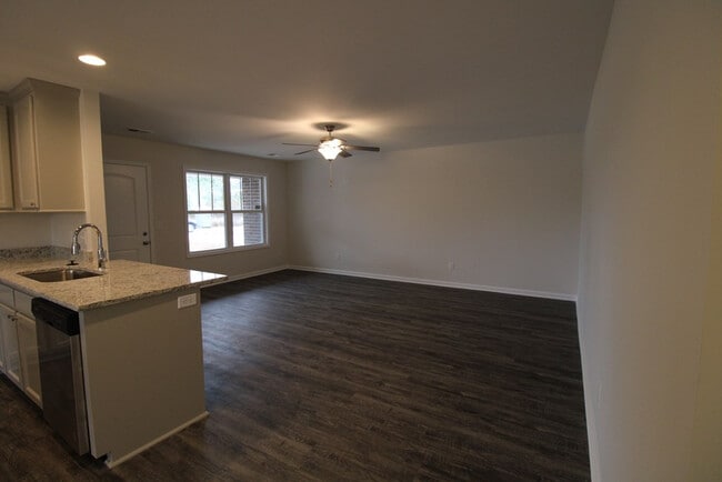 Building Photo - 578 Brushwood Dr