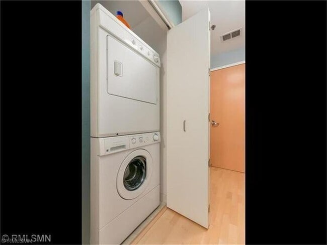 Building Photo - 929 Portland Ave