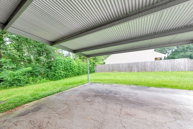 Building Photo - 3 BDRM HOUSE OFF ALBERTSON PKWY