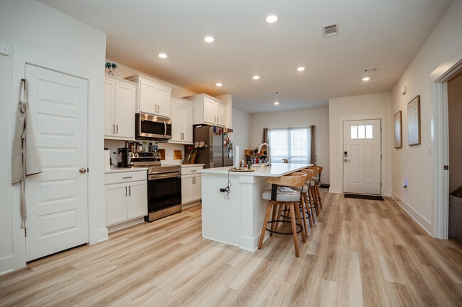 Building Photo - 231 Lyla Ln