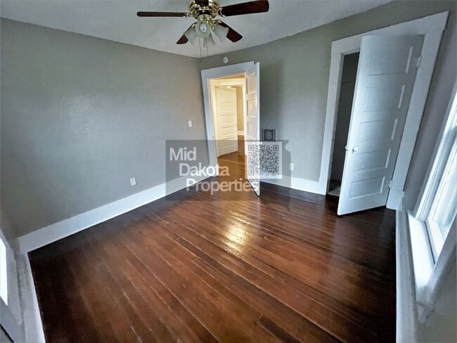 Building Photo - 700 S Wisconsin- 3 bedroom house