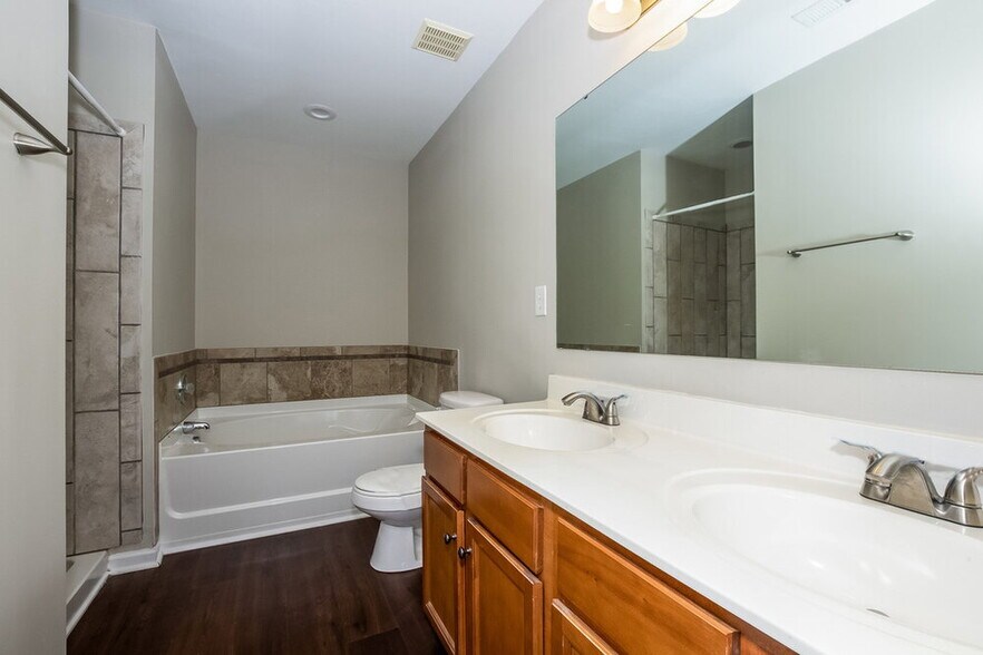 Building Photo - 1733 Larne Cir
