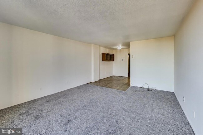 Building Photo - 4 Monroe St