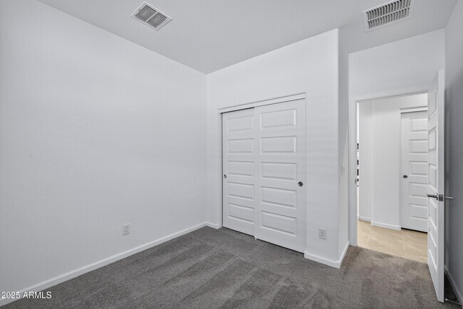 Building Photo - 2994 E Barrel Race Rd