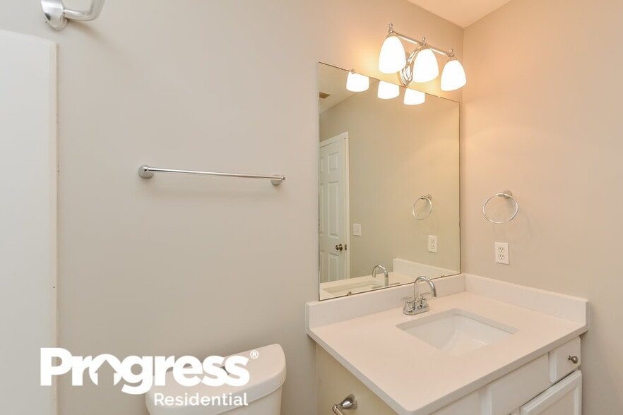 Building Photo - 2540 Tolliver Dr