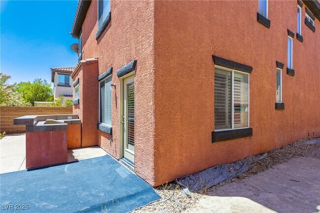 Building Photo - 10544 Lessona St